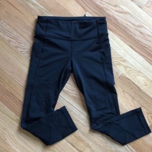 Women’s Black Lululemon Cropped Legging Size 6